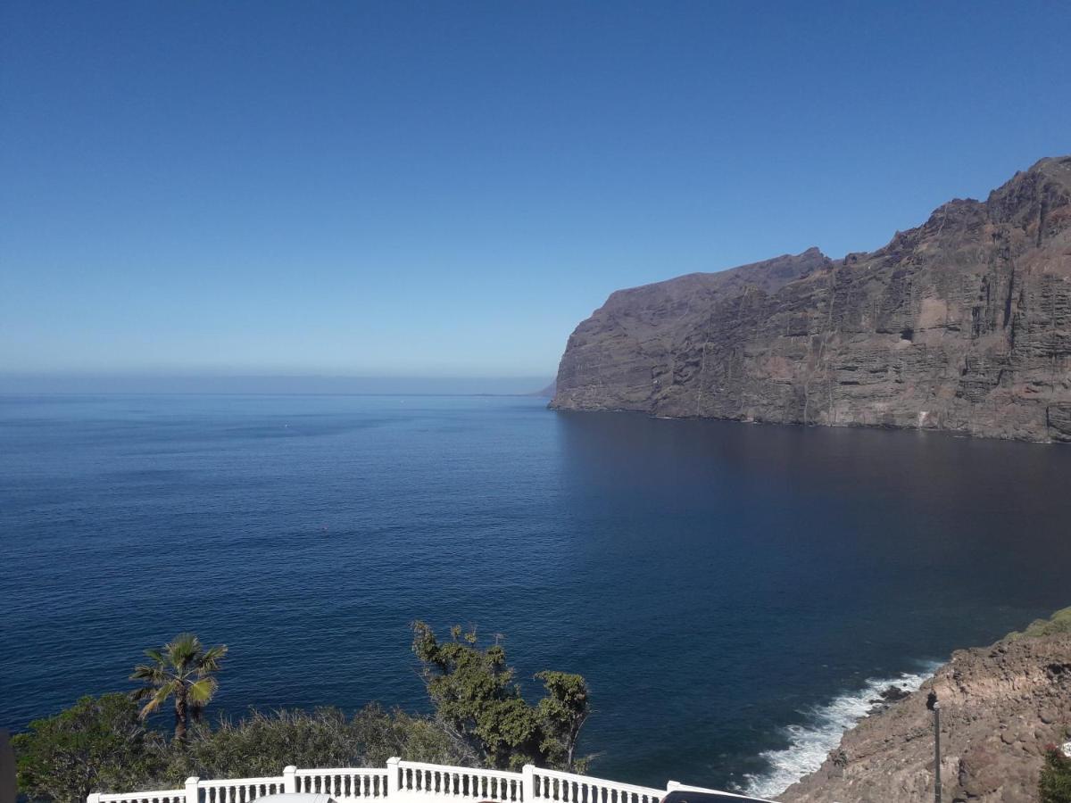Los Gigantes In Front Of Sea Acantilado de los Gigantes Bagian luar foto