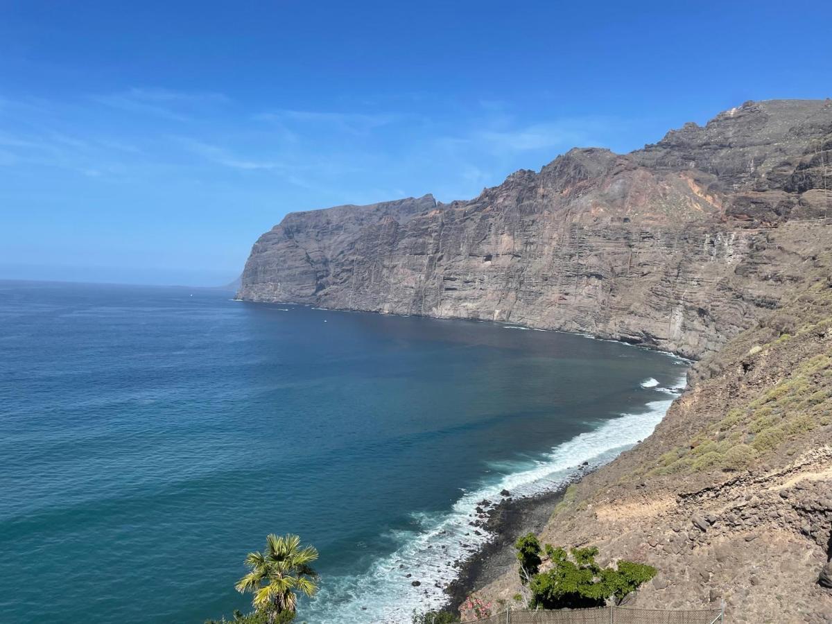 Los Gigantes In Front Of Sea Acantilado de los Gigantes Bagian luar foto